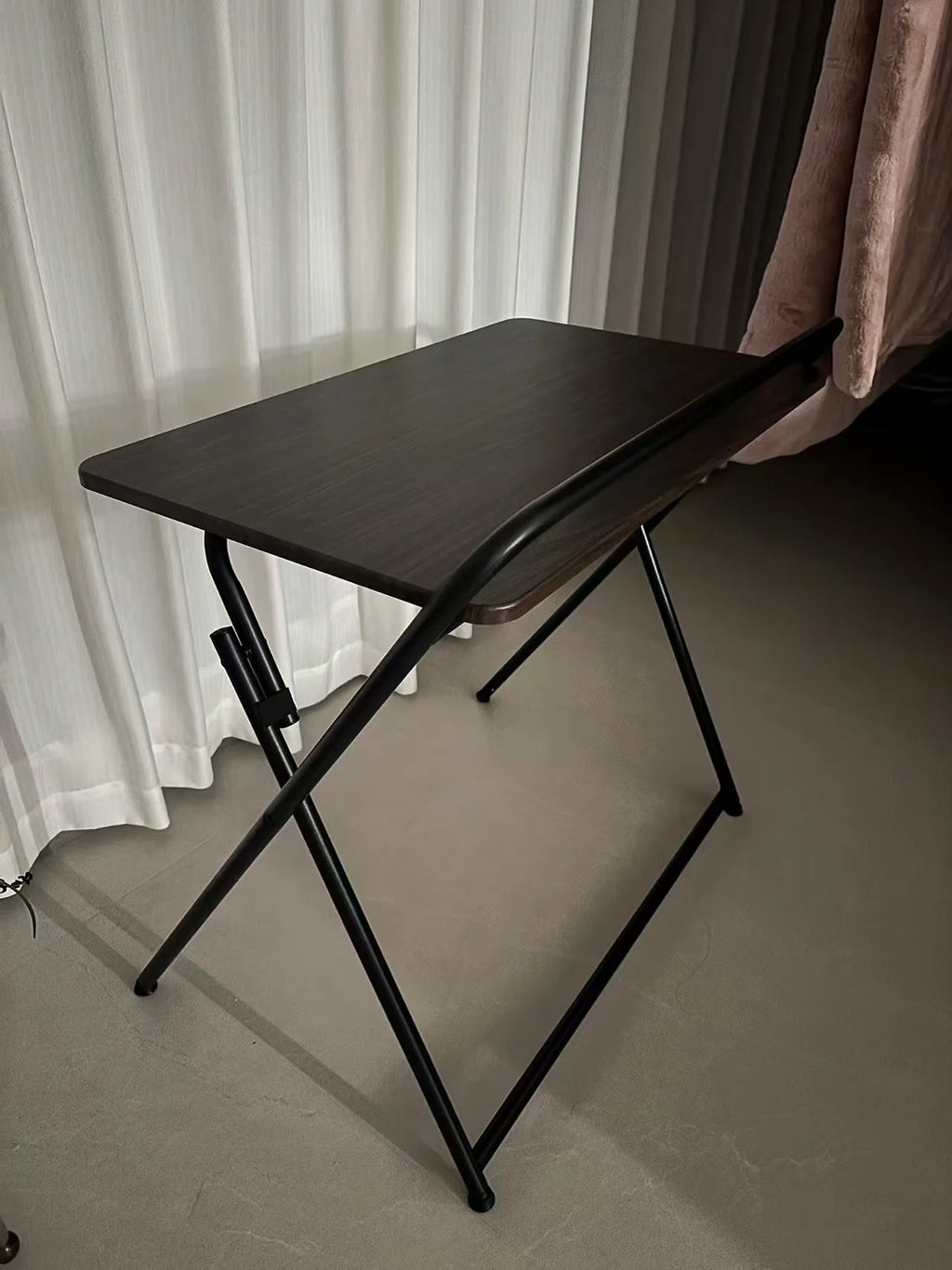 Bureau Instantané "SoloSteel" – Robustesse & Zéro Montage par DeskHarmony